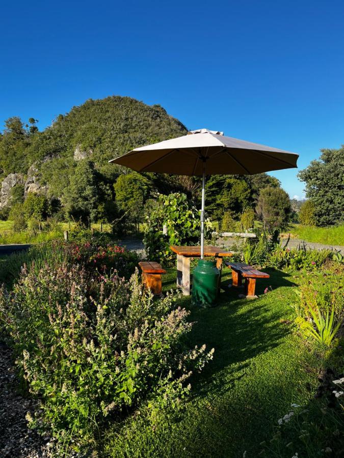 Отель Wisteria Way Опонони Экстерьер фото